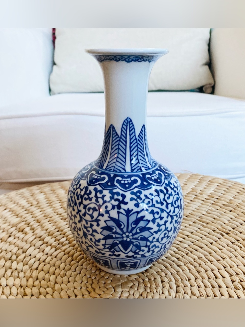 VTG Chinoiserie Blue White Chinese Porcelain Bottle Base Lotus Flower & Leaves